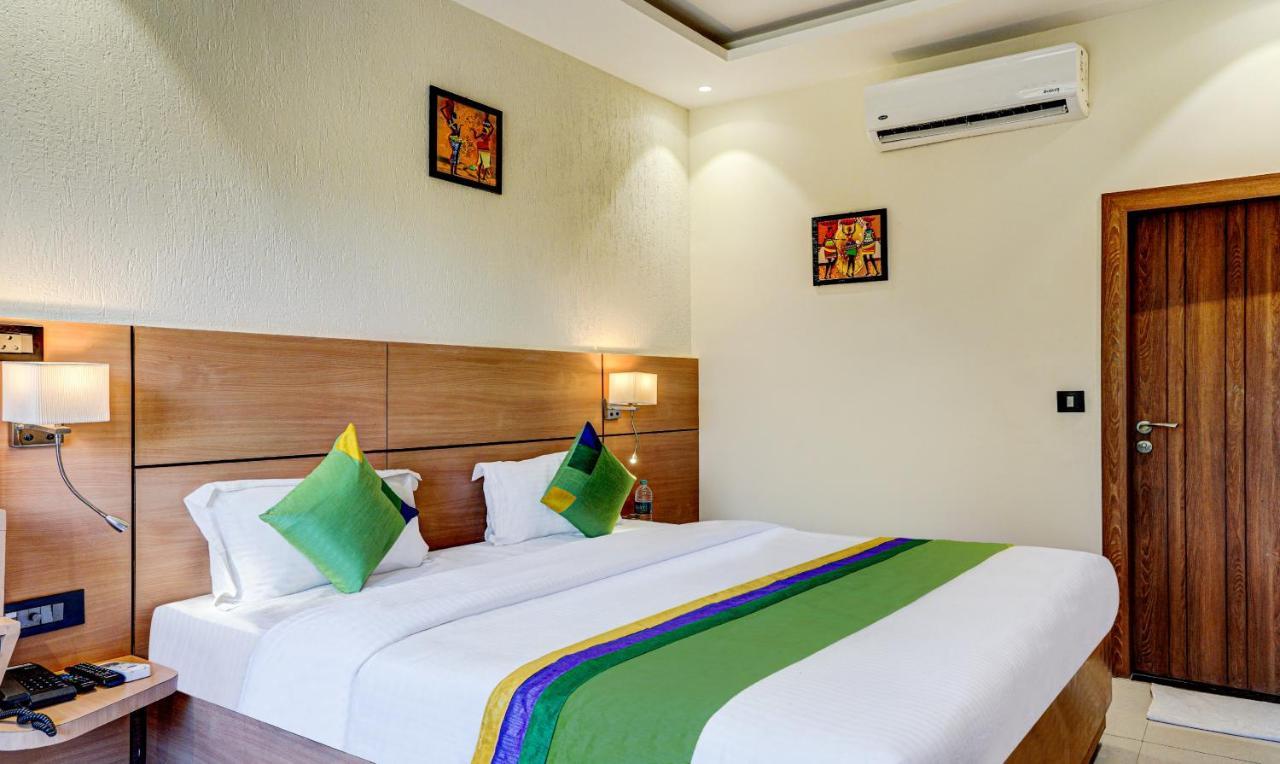 Hotel Sun Grand Dehradun Esterno foto