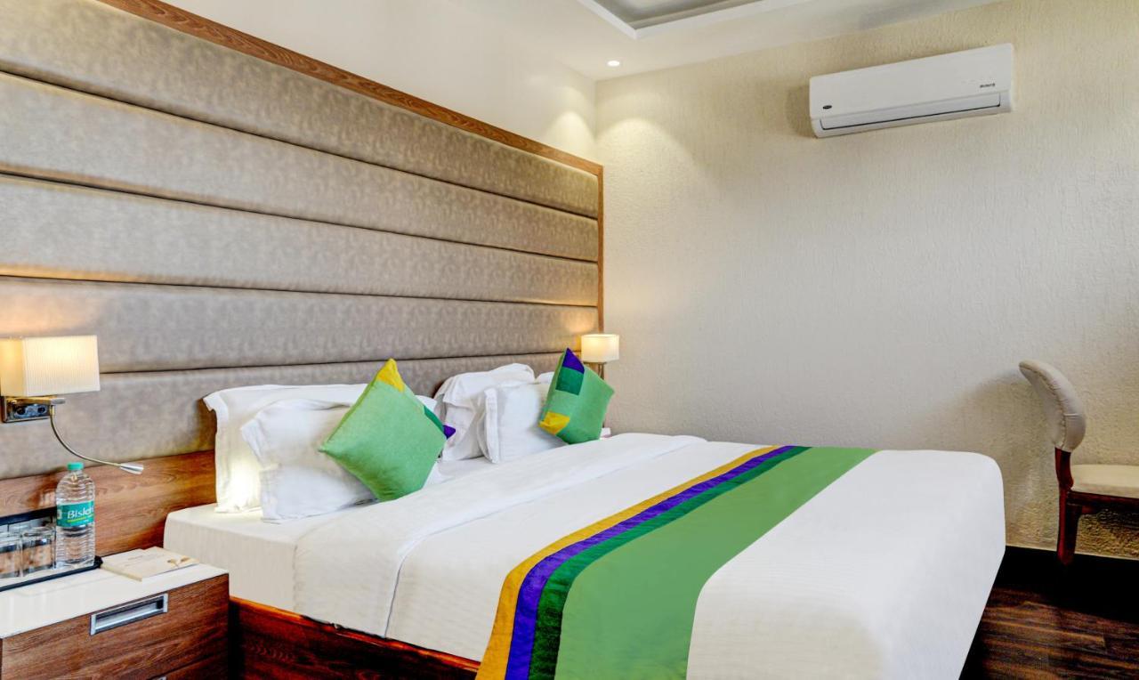 Hotel Sun Grand Dehradun Esterno foto