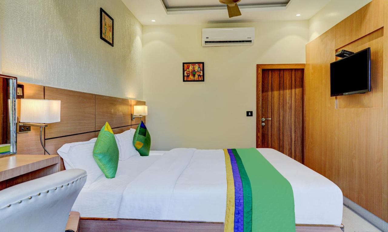 Hotel Sun Grand Dehradun Esterno foto
