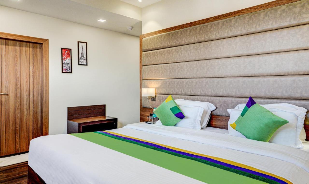 Hotel Sun Grand Dehradun Esterno foto