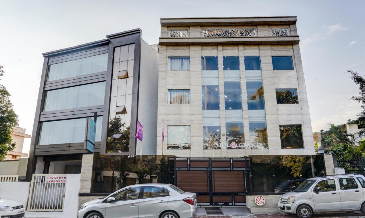 Hotel Sun Grand Dehradun Esterno foto